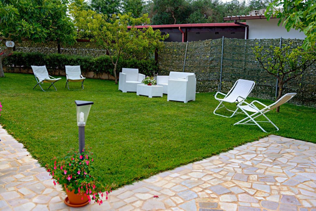 Casa Vacanza Augusto Uggiano La Chiesa Exterior photo